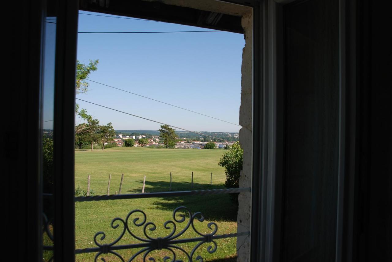 Bed and Breakfast Domaine Du Champ Fleuri Angoulême Exterior foto